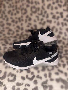 Nike Black and White Training Sneakers